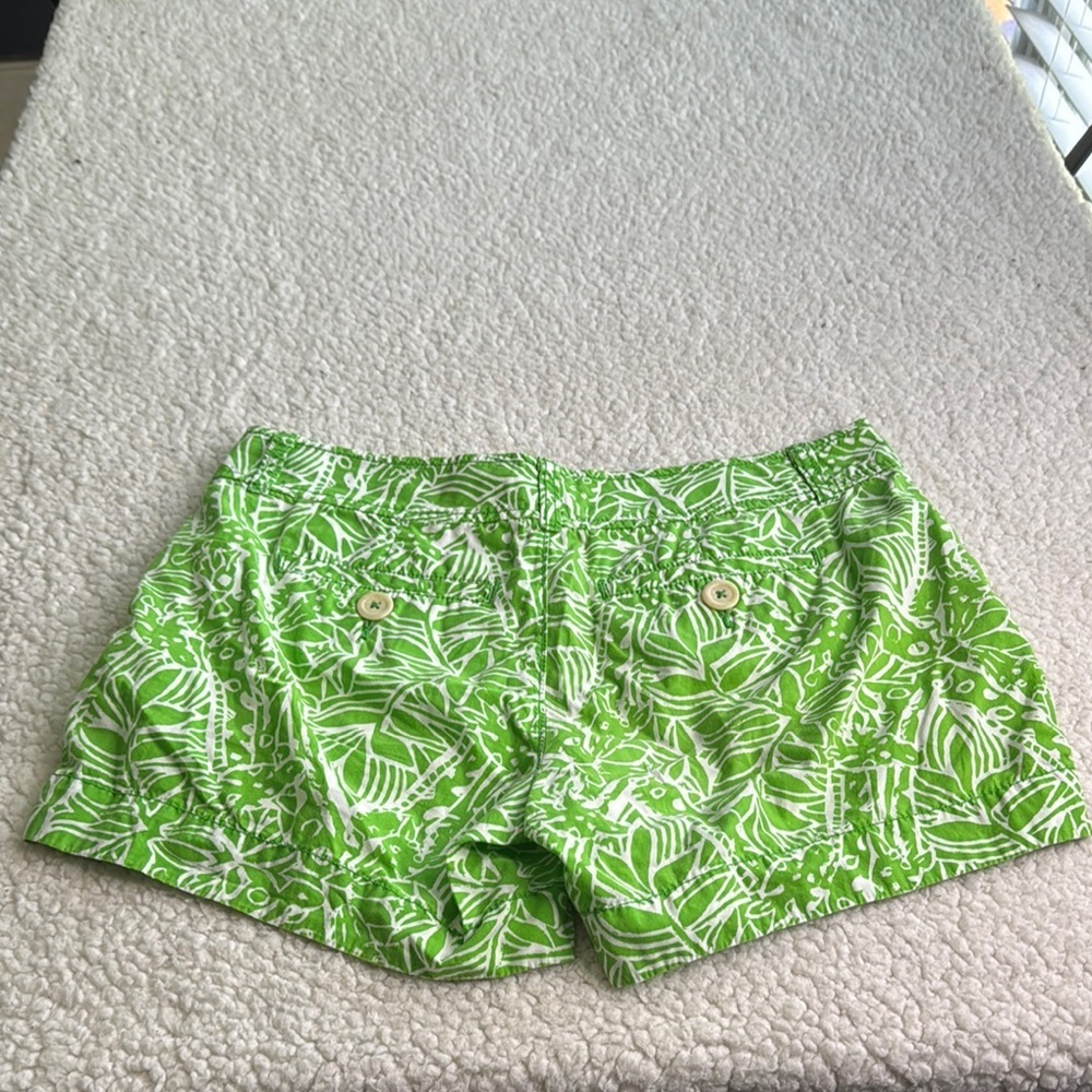 Lilly Pulitzer Vibrant Green Leaf Print Shorts - Picture 4 of 4